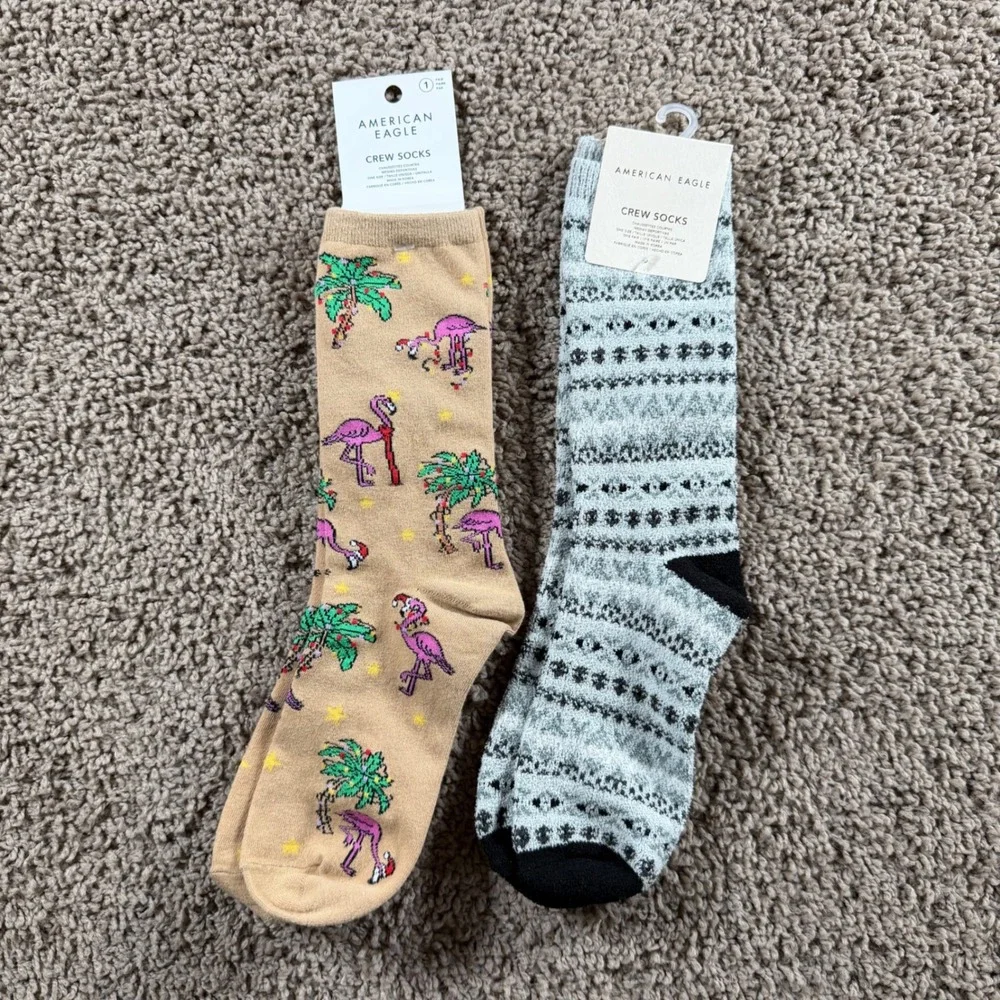 American Eagle Crew Socks‎ bundle Womens 2 Pair Flamingo gray Cozy Knit one size